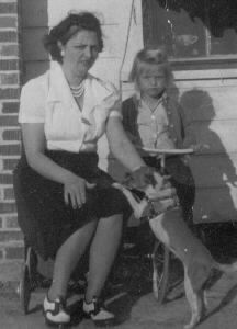 Mother, Shelby & doggie.jpg (10872 bytes)
